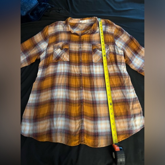 Women’s Maurices plaid button down top with side accents in size xxl - Picture 9 of 11